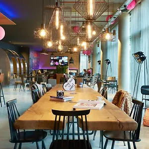 https://moxy-paris-charles-de-gaulle-airport.fr-paris.fr