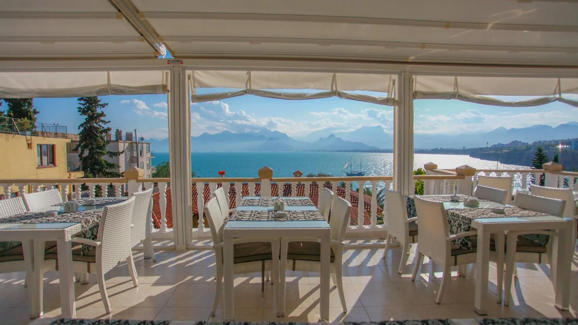 Bacchus Pansiyon Antalya Konukevi