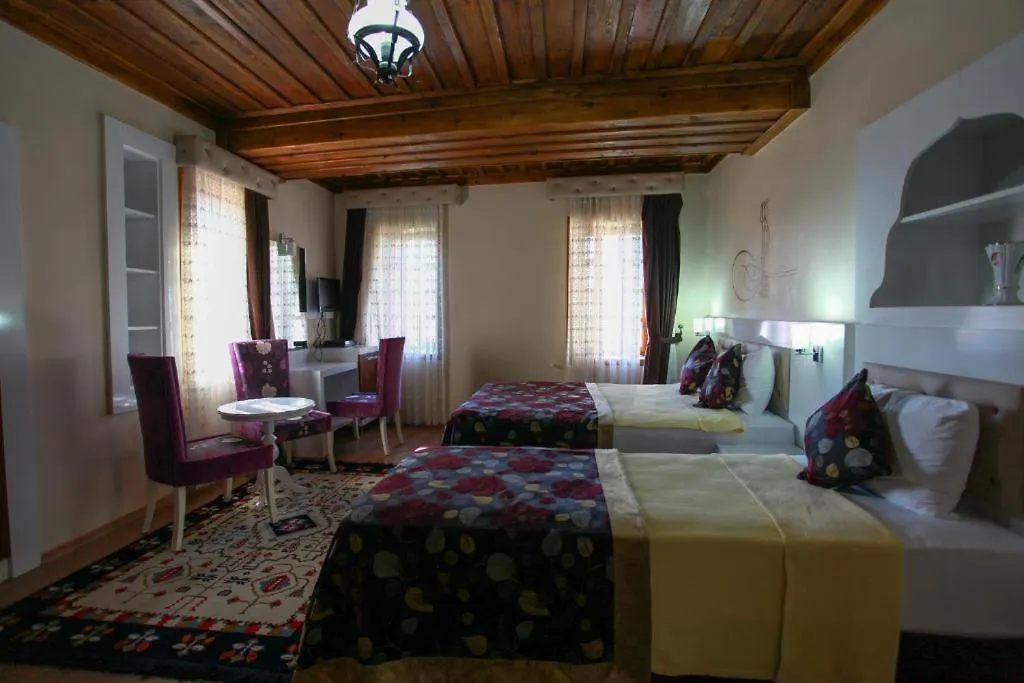 Bacchus Pansiyon Antalya Konukevi