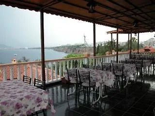 Konukevi Bacchus Pansiyon Antalya