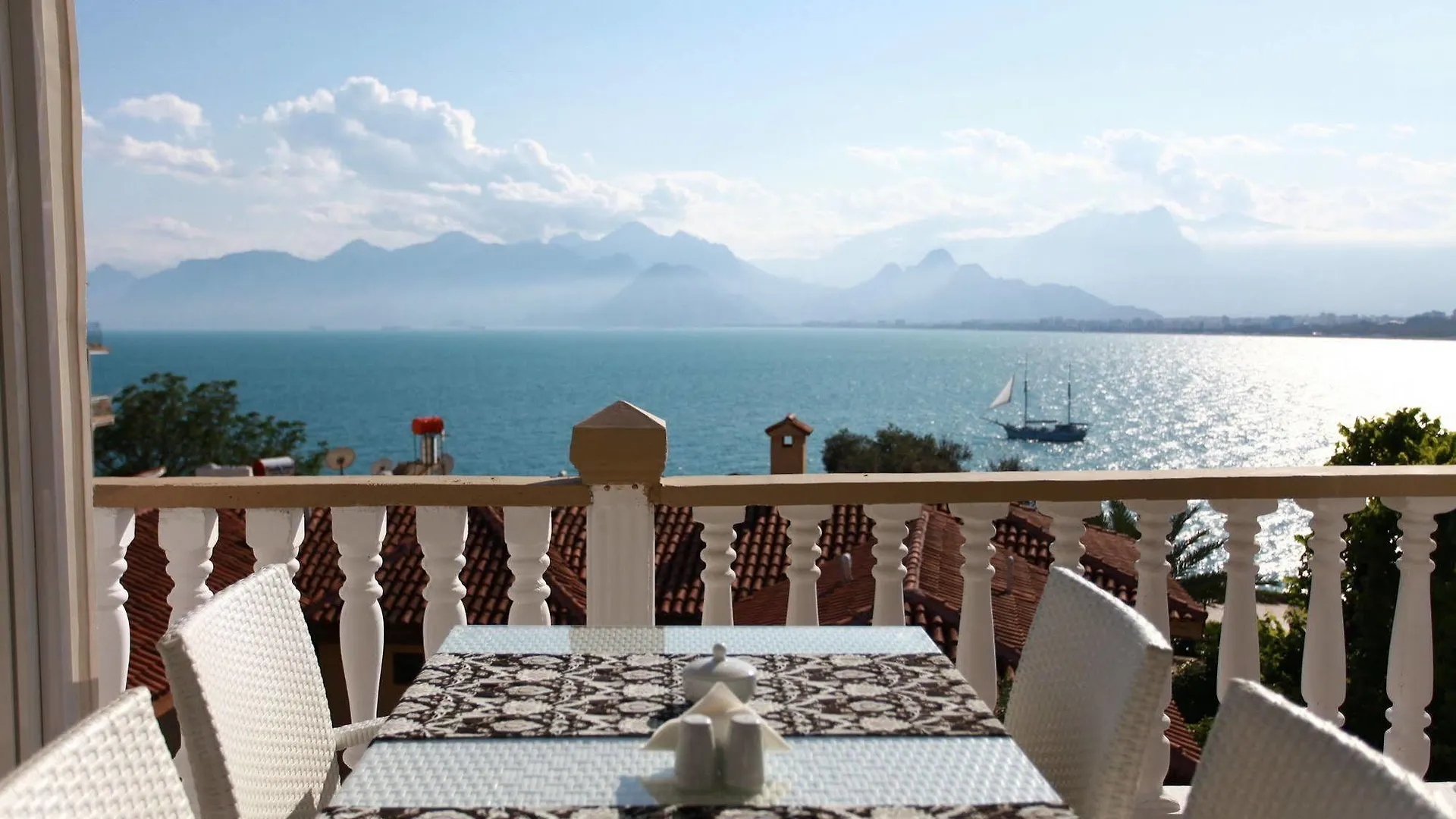 Bacchus Pension Antalya 2*,